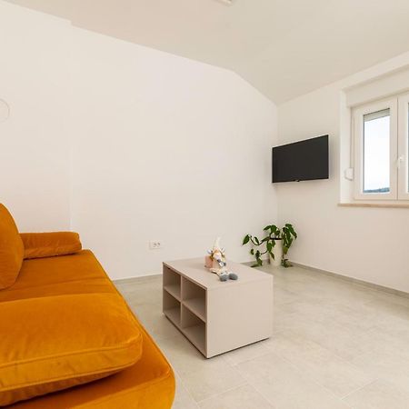 Apartments Sucic 2 Солине Экстерьер фото