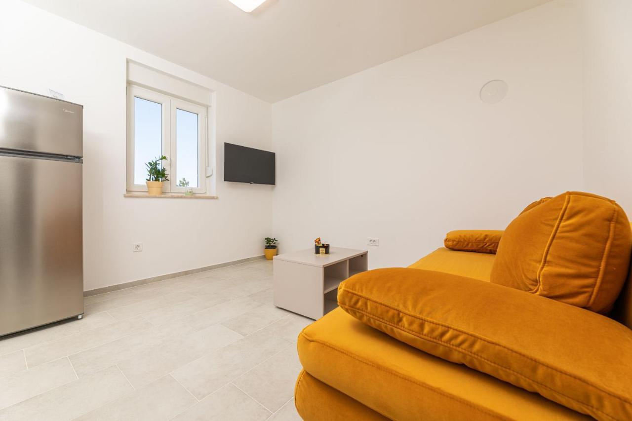 Apartments Sucic 2 Солине Экстерьер фото