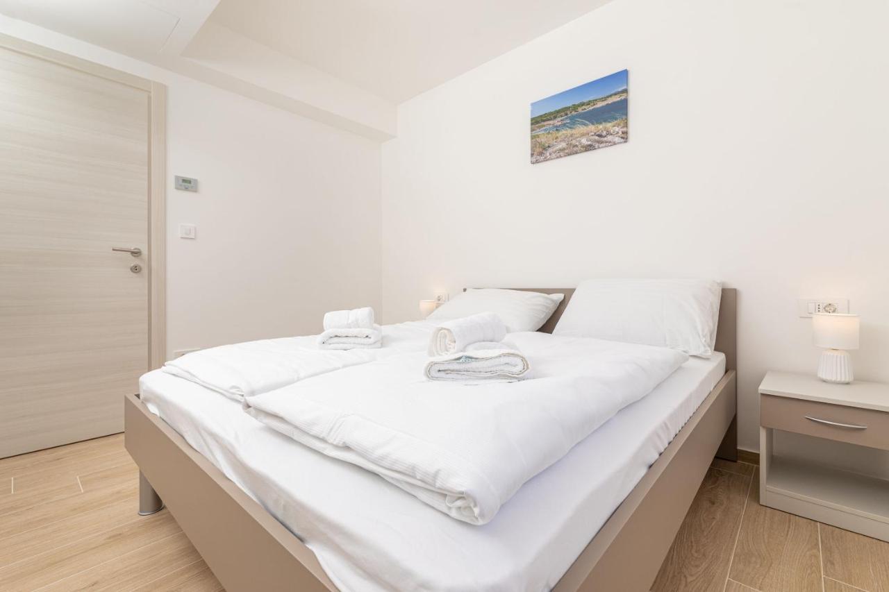 Apartments Sucic 2 Солине Экстерьер фото