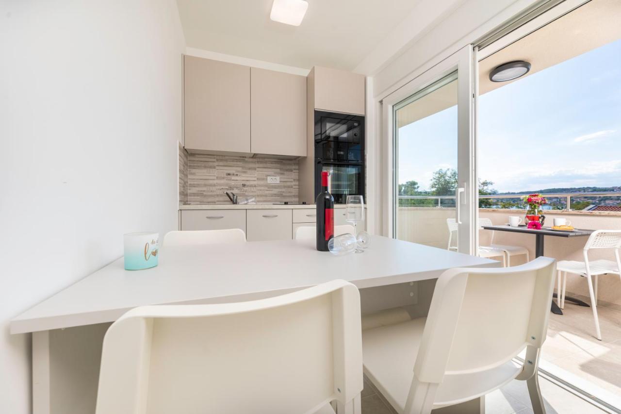 Apartments Sucic 2 Солине Экстерьер фото