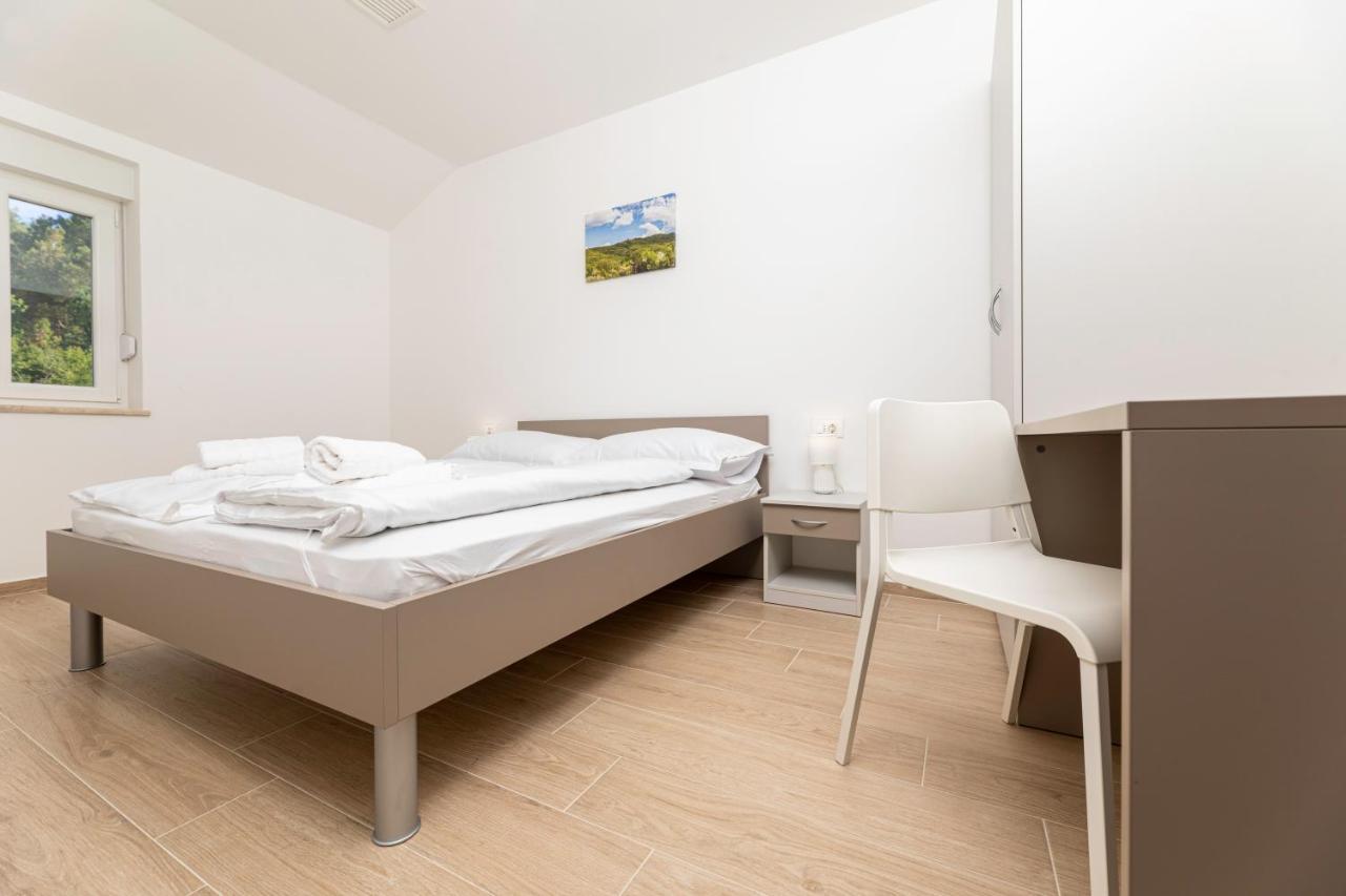 Apartments Sucic 2 Солине Экстерьер фото