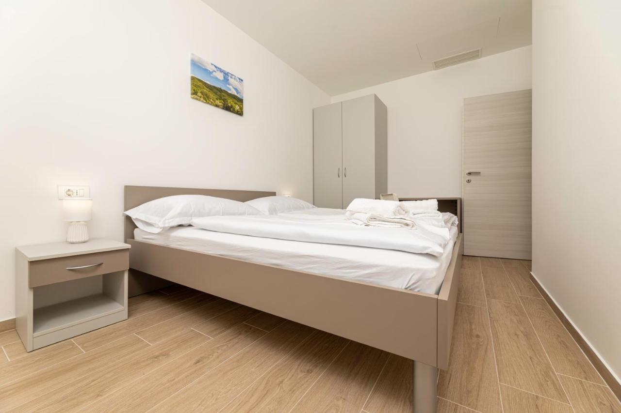 Apartments Sucic 2 Солине Экстерьер фото