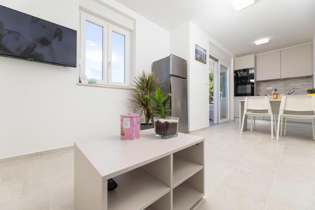 Apartments Sucic 2 Солине Экстерьер фото